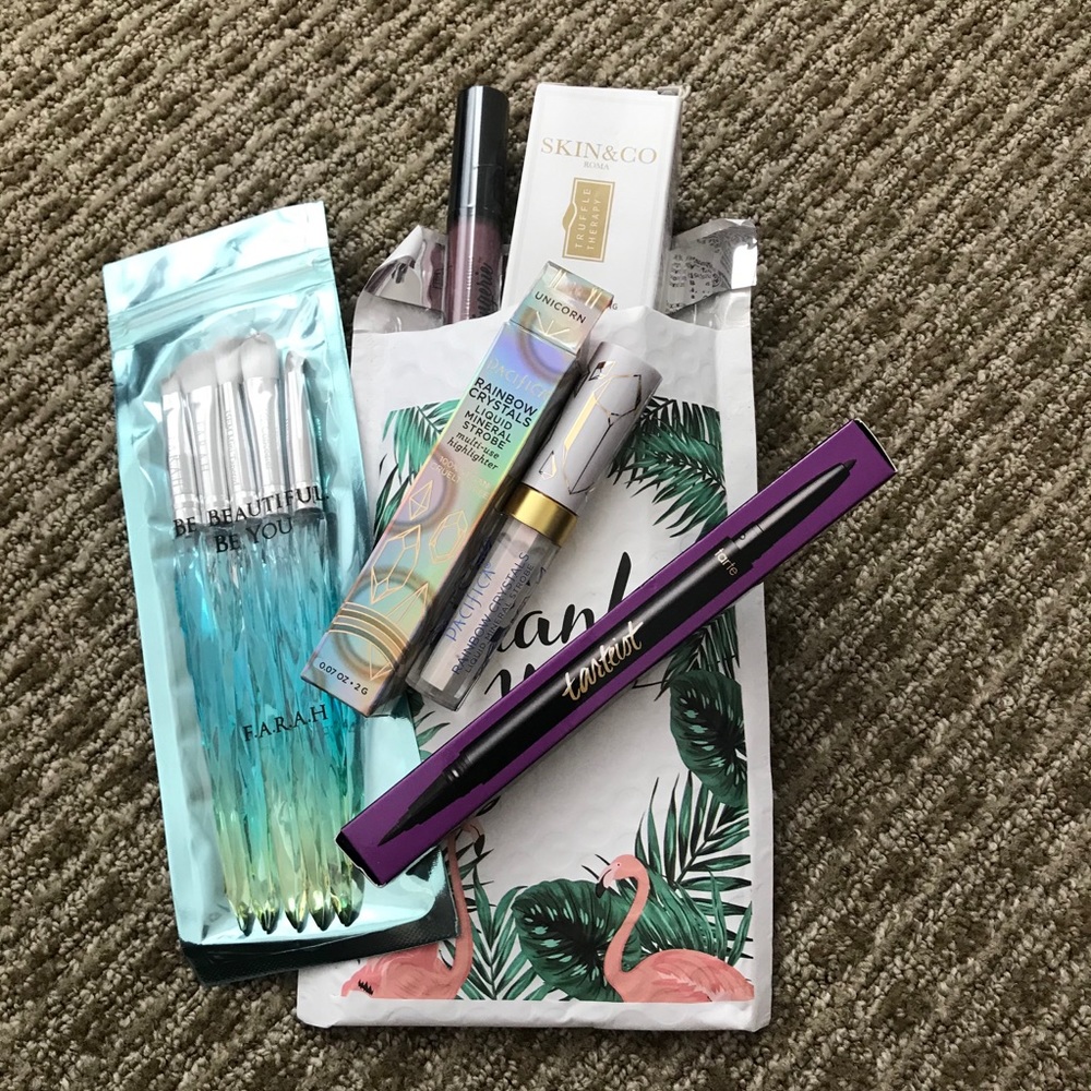 💋NEW💋 DELUXE MINI MYSTERY BEAUTY GRAB BAGS🎉